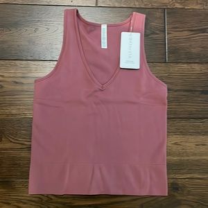 NWT Athleta women’s Aurora seamless tank, tawny rose, size large.